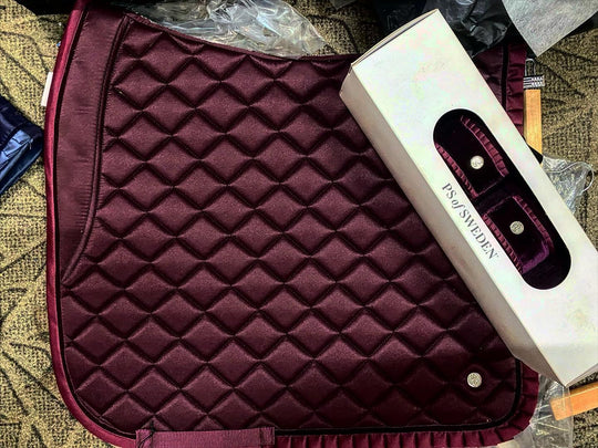 PSOS Dressage Pad Diamond Ruffle Saddle Pad Wine and Bandage set